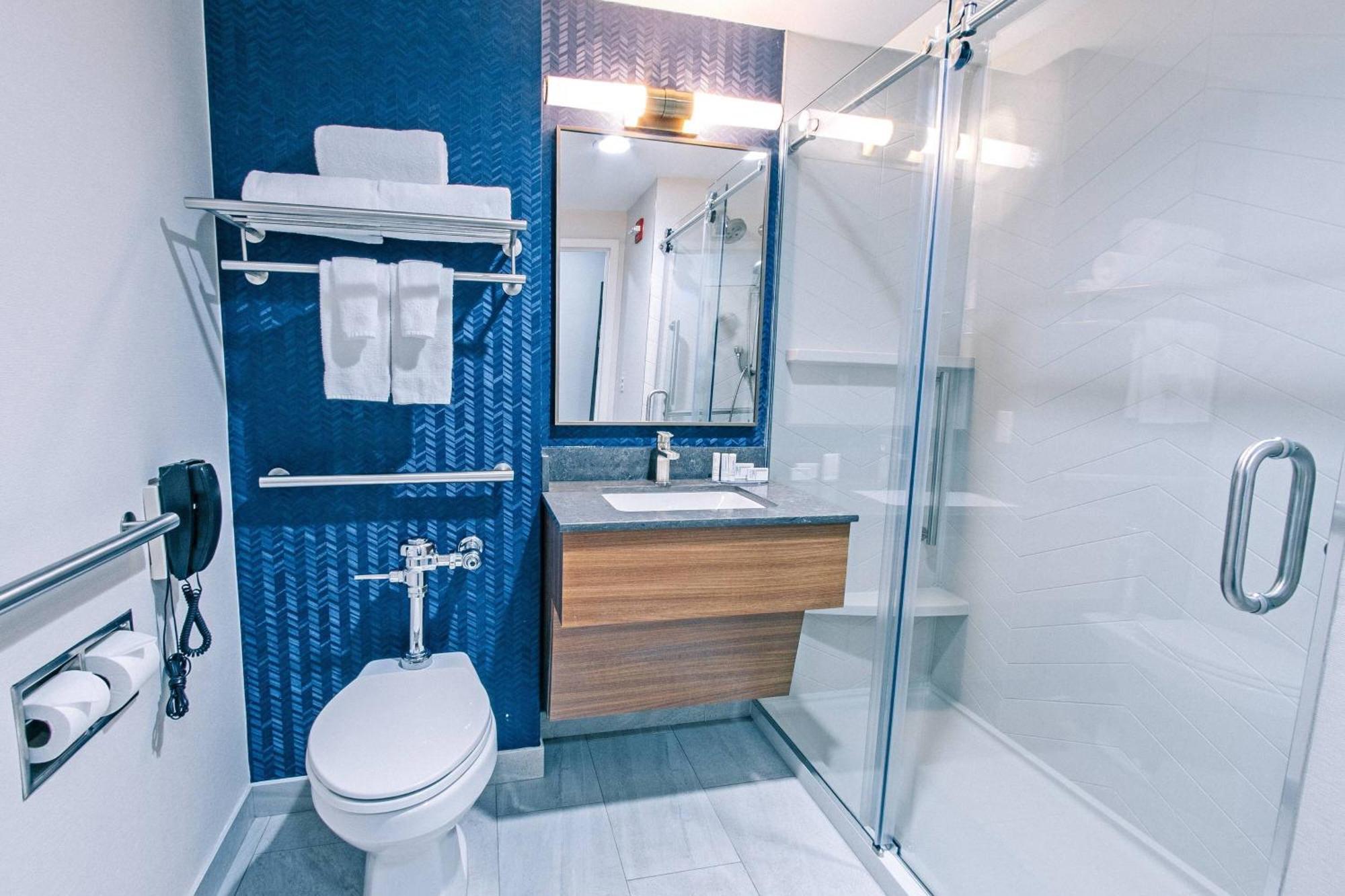 Fairfield Inn By Marriott New York Laguardia Airport/Astoria Экстерьер фото