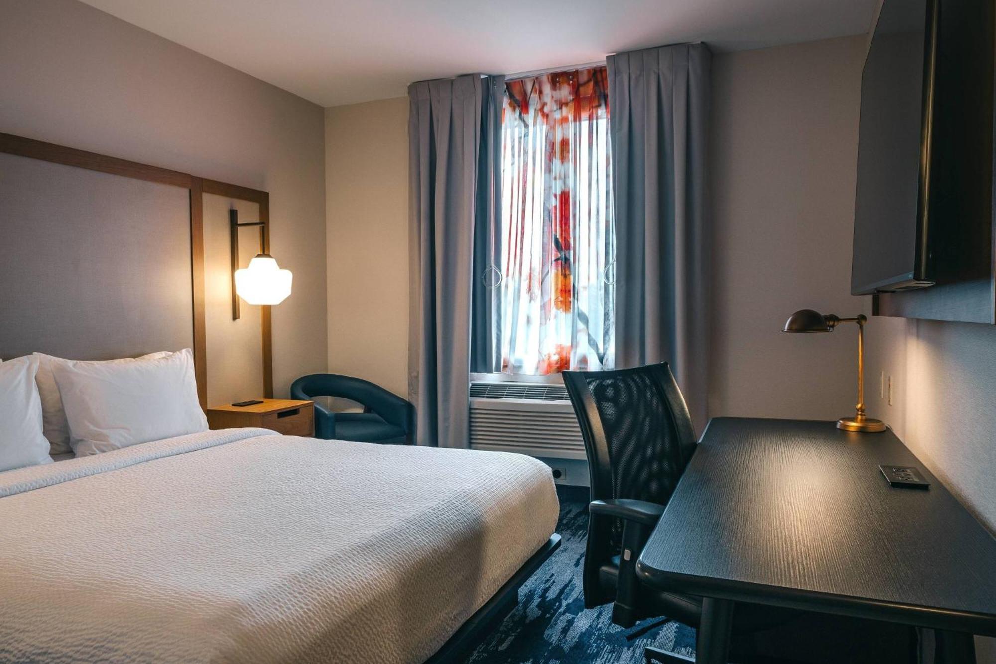 Fairfield Inn By Marriott New York Laguardia Airport/Astoria Экстерьер фото